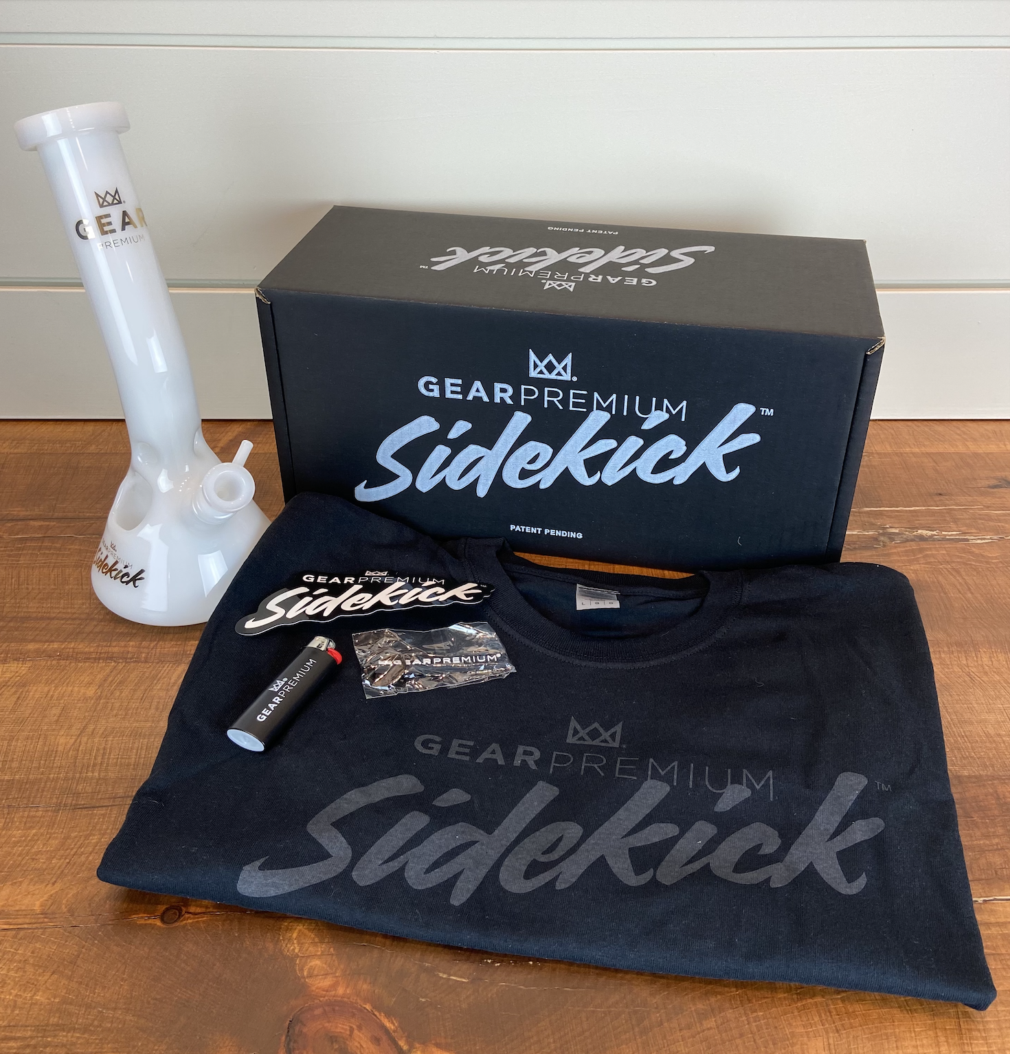 12" Sidekick Laid Back Beaker Tube with t-shirt & lighter - White