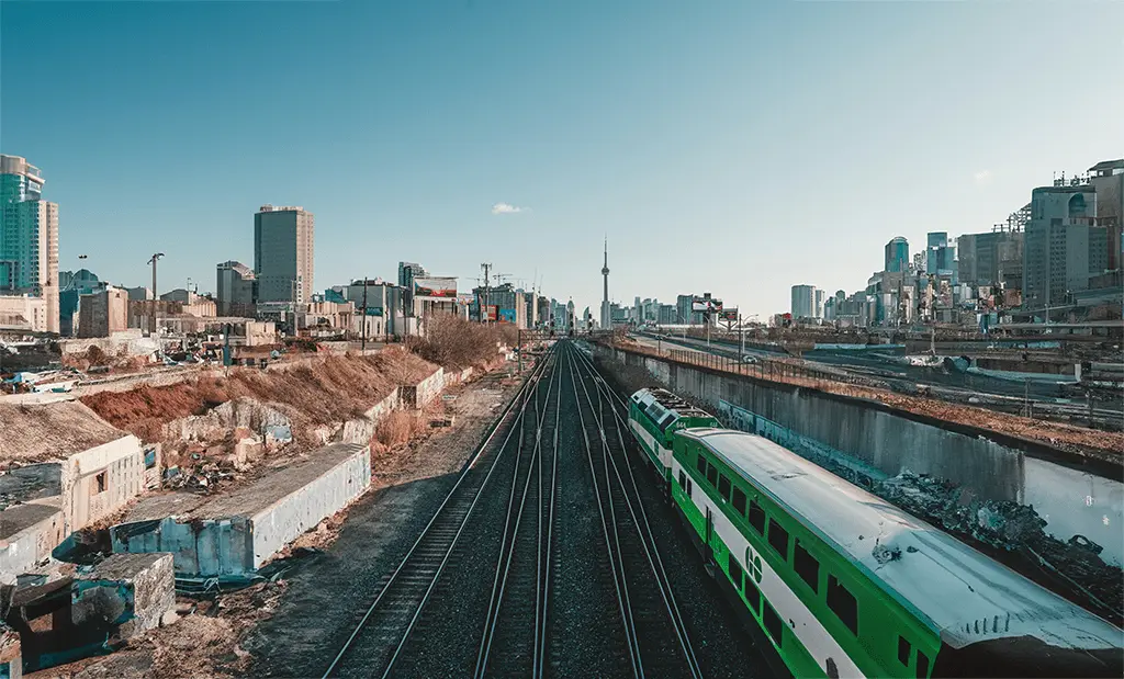 Go Train station and tracks in Port Credit near Farmhouse cannabis dispensary and weed store. dispensary weed in mississauga. marijuana dispensary near me.